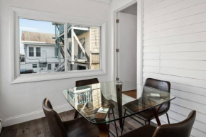 Bright & Airy 1BR W/Parking 10min Walk To Beach